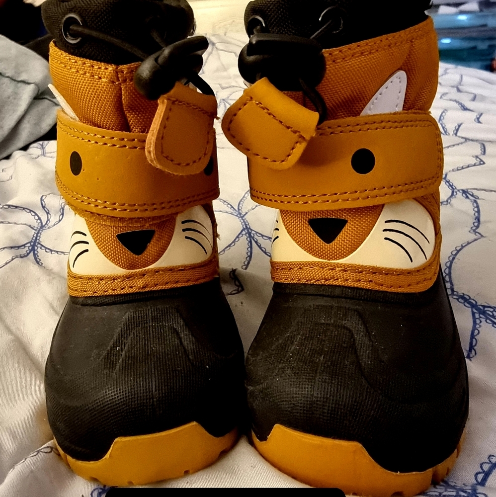 Toddler boots nwot size 4